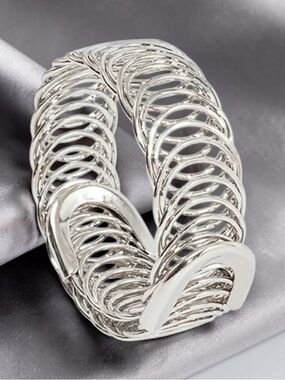 Silver Loop Stretch Bracelet - Elegant Women’s Jewelry